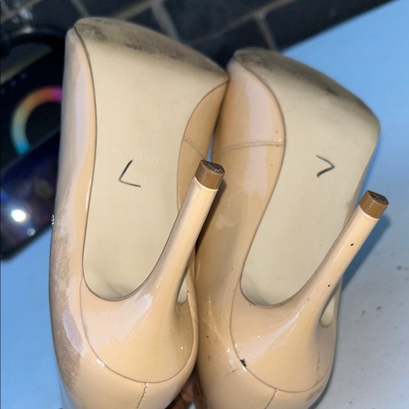 Steve Madden Beige Patent Leather Heels - Picture 5 of 6